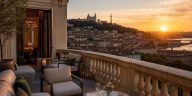 Terrasse d’un hôtel 5 étoiles à Lyon avec vue sur Fourvière